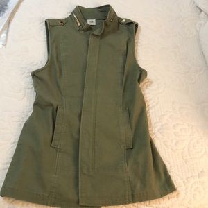 Casual but sleek long military style vest 😎